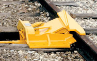 4114-10-R Derails - Retractable 
Right Throw One-Way Retractable Derail
For freight cars and locomotives. Derail is supplied with high-rise operating stand, connecting rod and blue derail sign.  Weight 460 lbs.